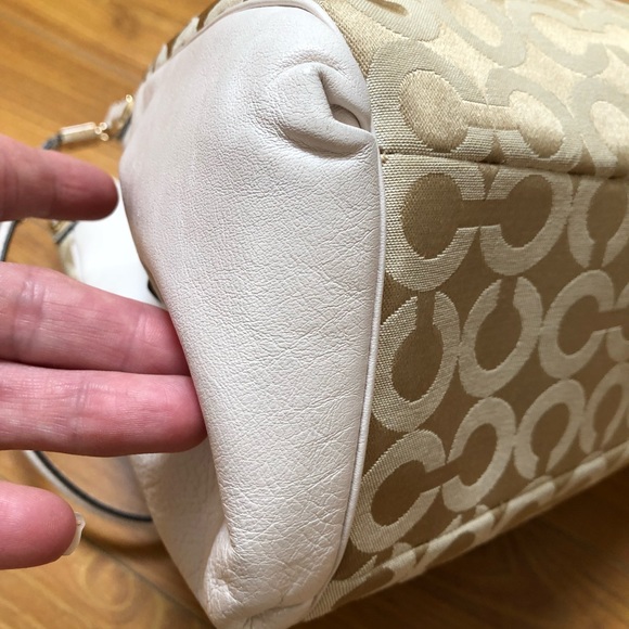 Authentic coach purse - Picture 4 of 8